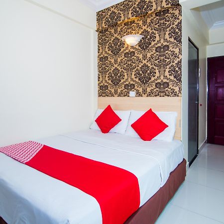 Sea Princess Hotel Телук Баханг Екстериор снимка