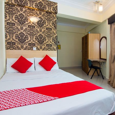 Sea Princess Hotel Телук Баханг Екстериор снимка