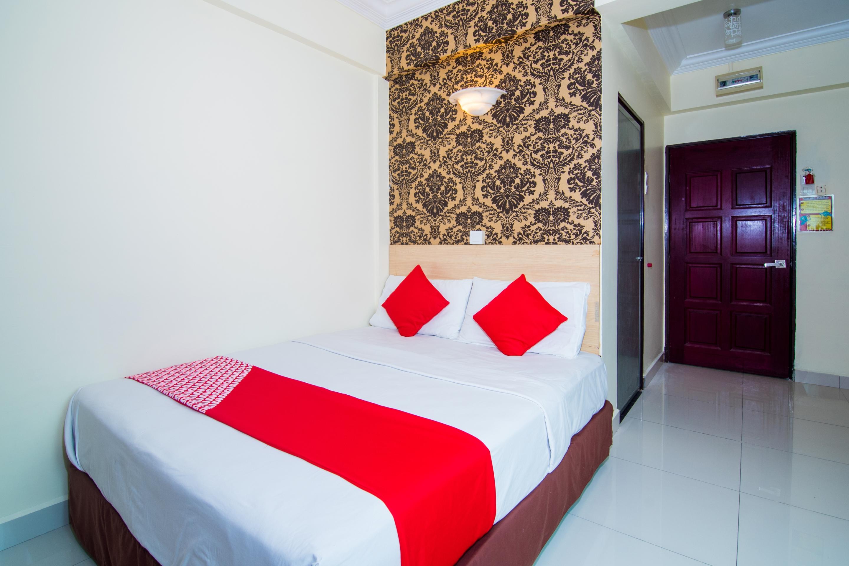 Sea Princess Hotel Телук Баханг Екстериор снимка