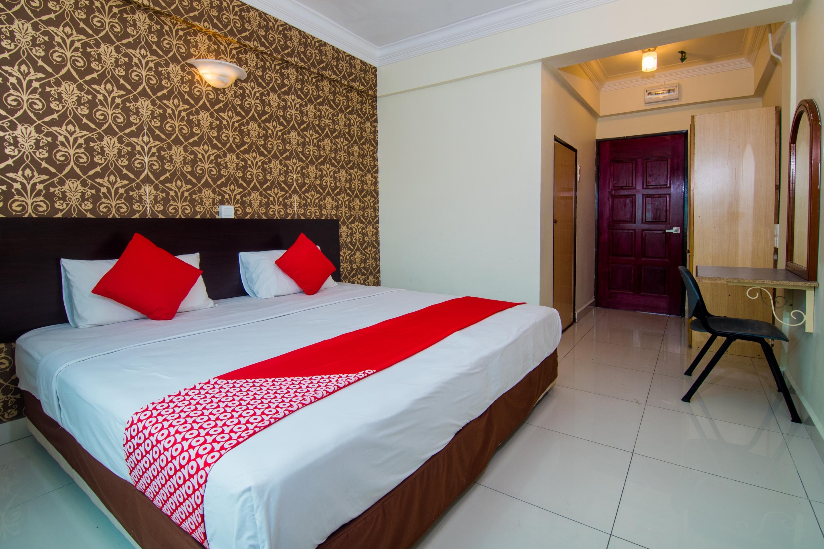 Sea Princess Hotel Телук Баханг Екстериор снимка