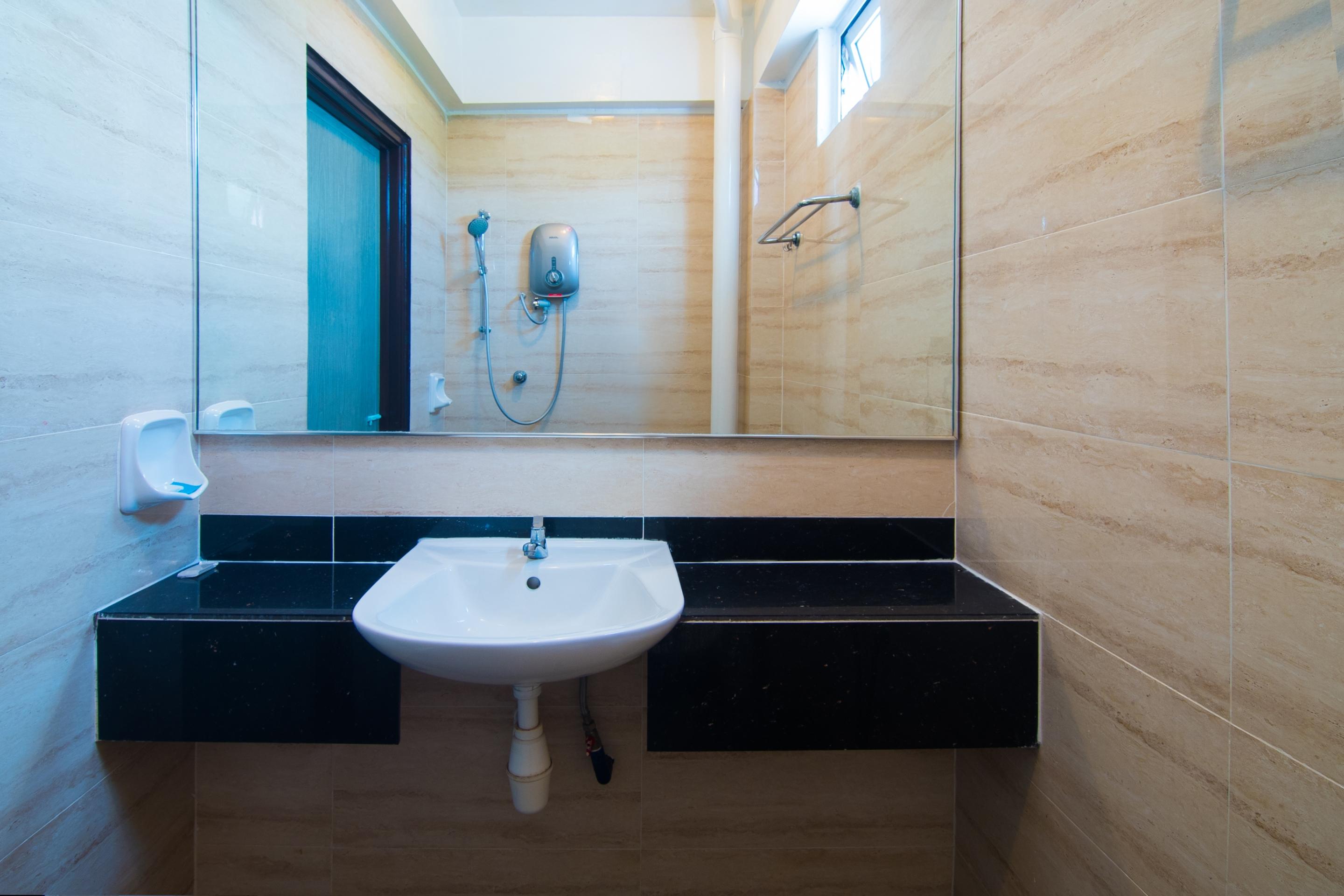 Sea Princess Hotel Телук Баханг Екстериор снимка
