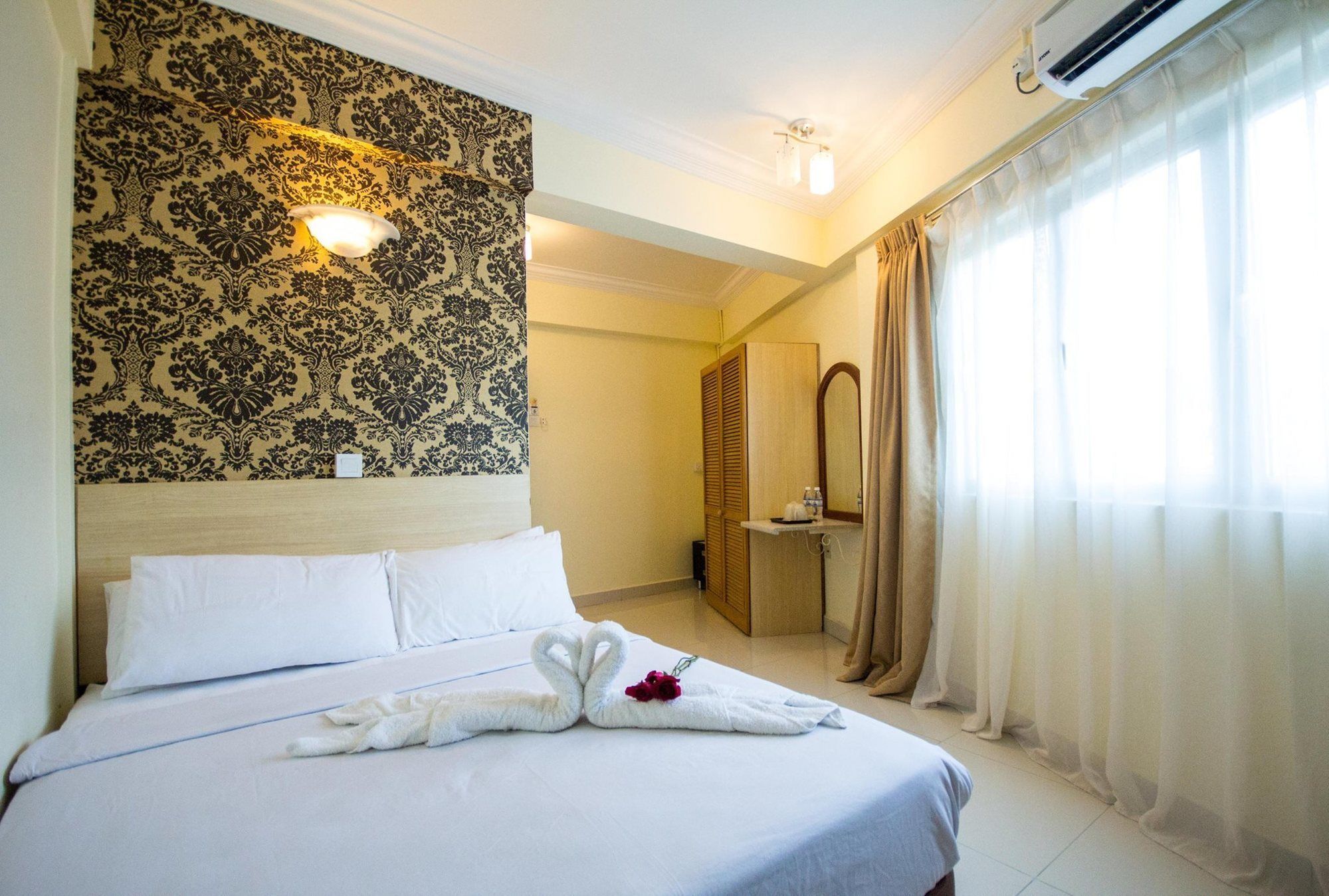 Sea Princess Hotel Телук Баханг Екстериор снимка
