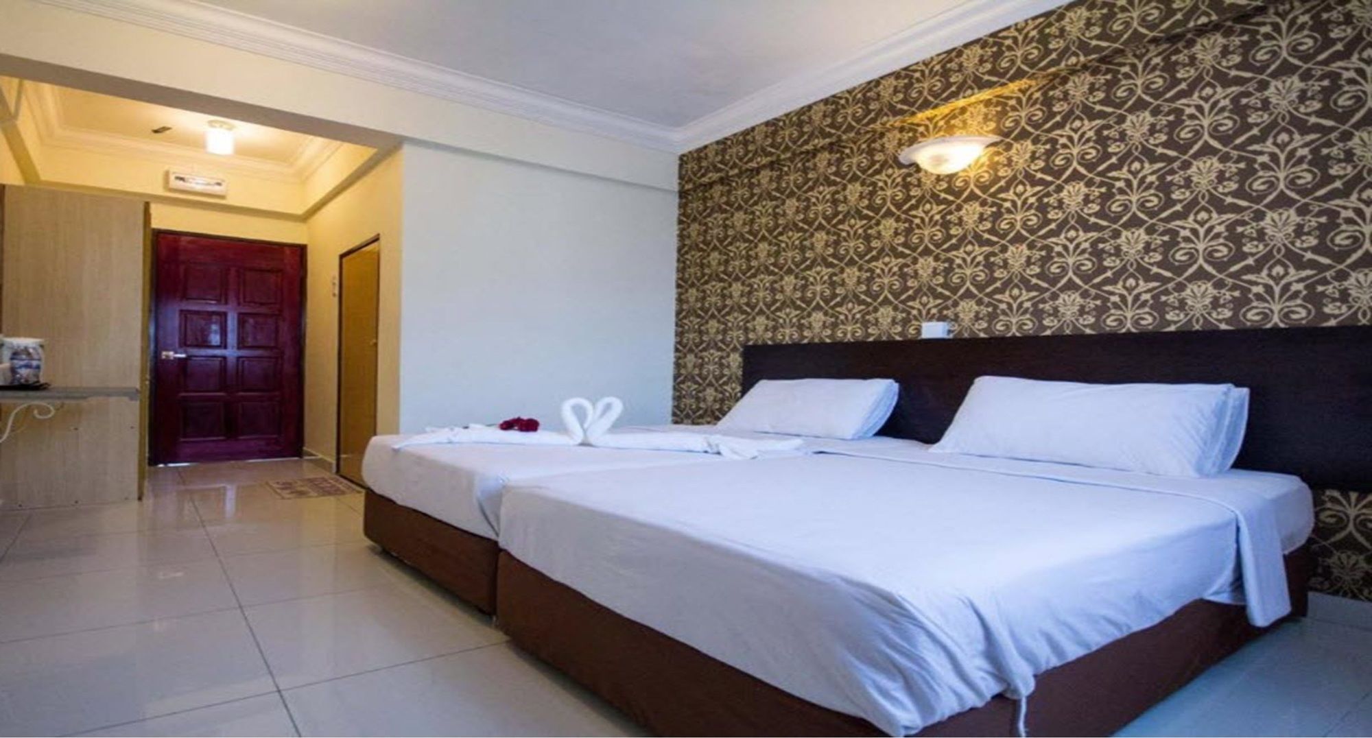 Sea Princess Hotel Телук Баханг Екстериор снимка