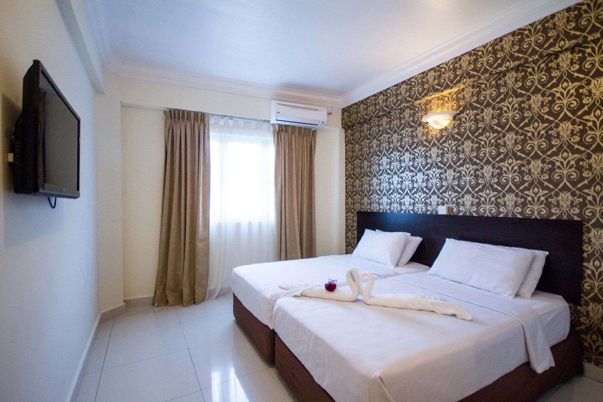 Sea Princess Hotel Телук Баханг Екстериор снимка